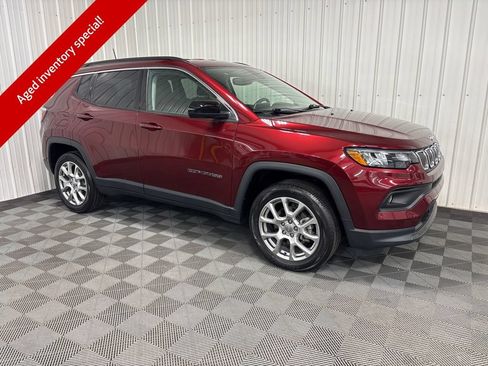 Certified 2022 Jeep Compass Latitude AWD/4WD image 1