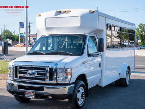 Used 2017 Ford E-450 and Econoline 450 Super Duty w/ Shuttle Bus Prep Package RWD image 4