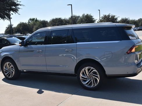 New 2025 Lincoln Navigator L Reserve image 10