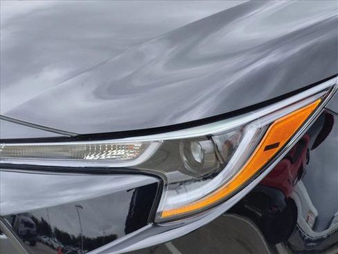 Used 2025 Toyota Corolla LE FWD image 6