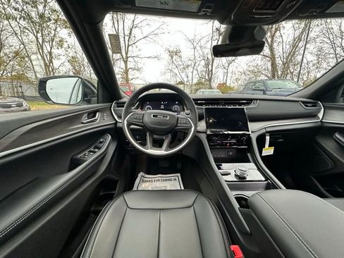 New 2025 Jeep Grand Cherokee Limited w/ Black Appearance Package AWD/4WD image 15