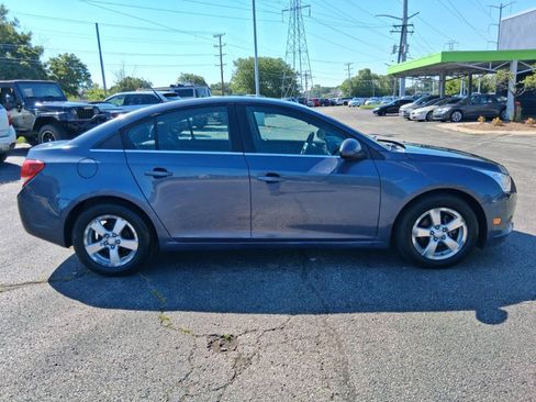 Used 2013 Chevrolet Cruze LT FWD image 4