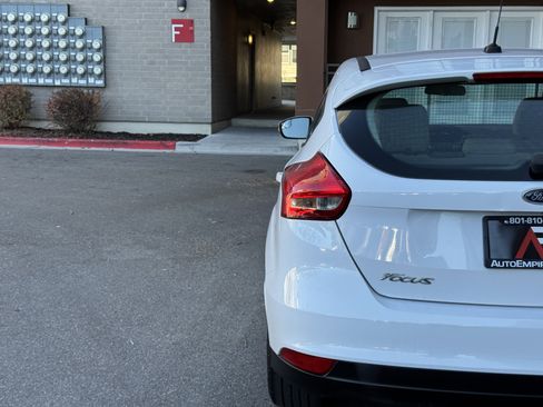 Used 2016 Ford Focus SE image 5