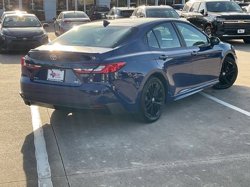Used 2025 Toyota Camry SE image 5