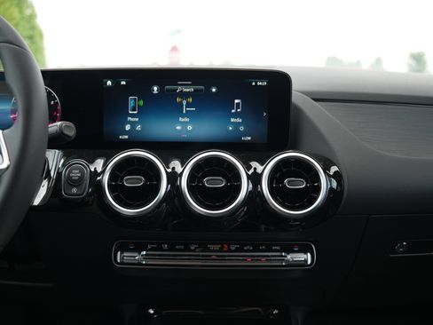 New 2026 Mercedes-Benz GLA 250 4MATIC image 24