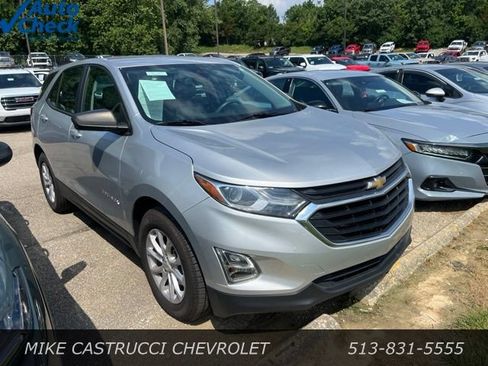 Used 2021 Chevrolet Equinox LS FWD image 2