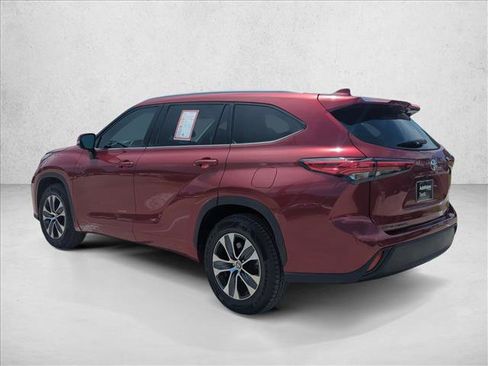 Certified 2020 Toyota Highlander XLE FWD image 7
