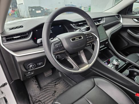 Used 2023 Jeep Grand Cherokee L Limited w/ Luxury Tech Group II AWD/4WD image 18