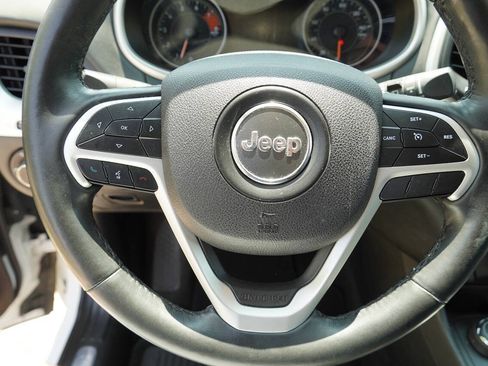 Used 2018 Jeep Cherokee Overland AWD/4WD image 18