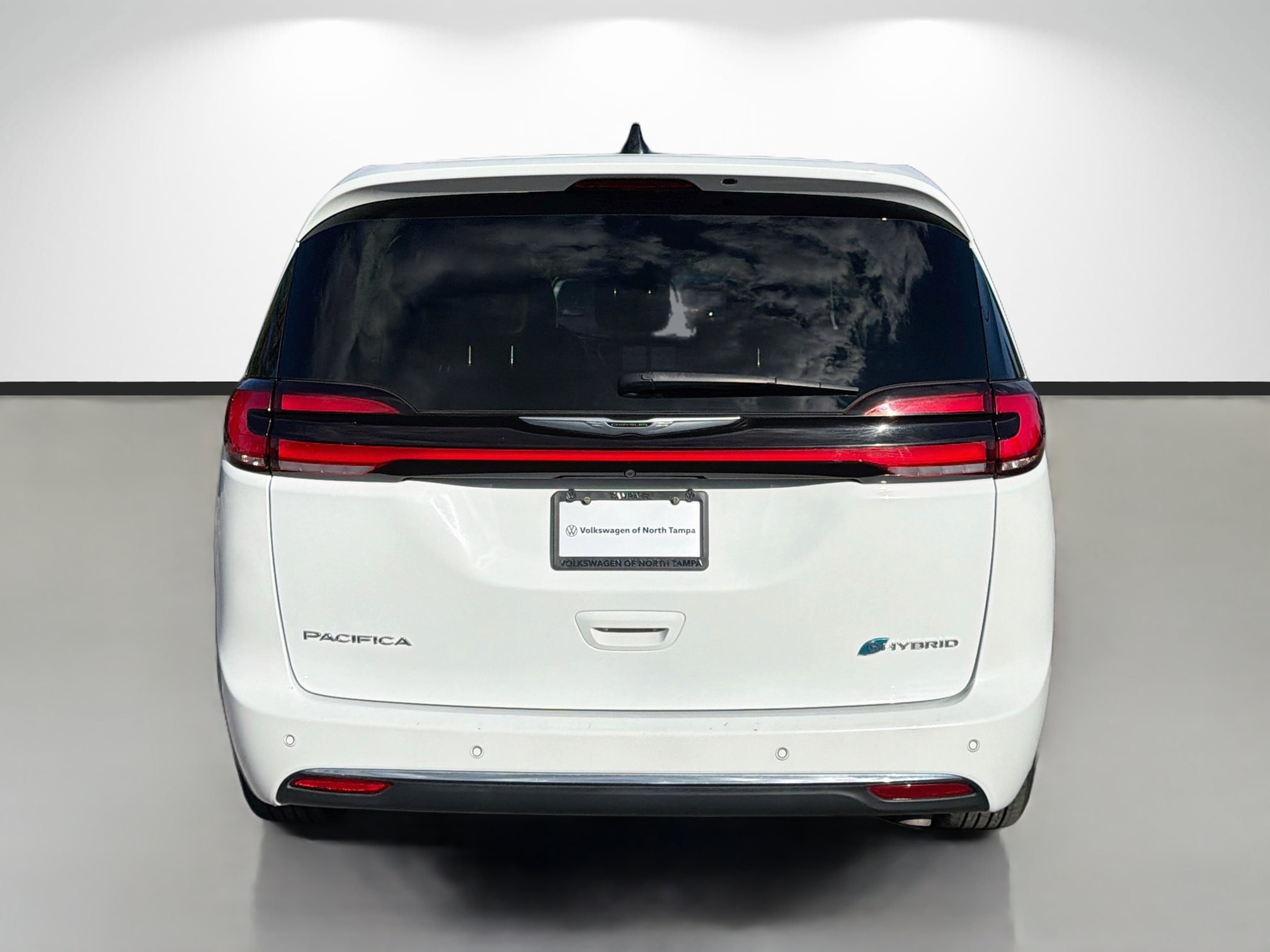 Used 2024 Chrysler Pacifica Limited FWD image 4