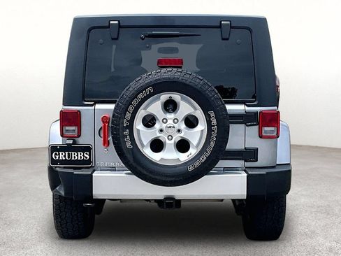 Used 2015 Jeep Wrangler Unlimited Sahara w/ Connectivity Group AWD/4WD image 5