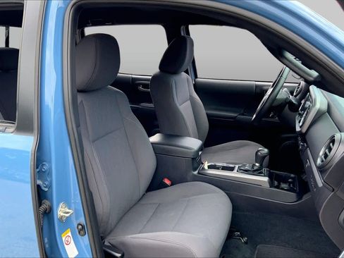 Used 2019 Toyota Tacoma TRD Sport w/ Technology Package RWD image 9