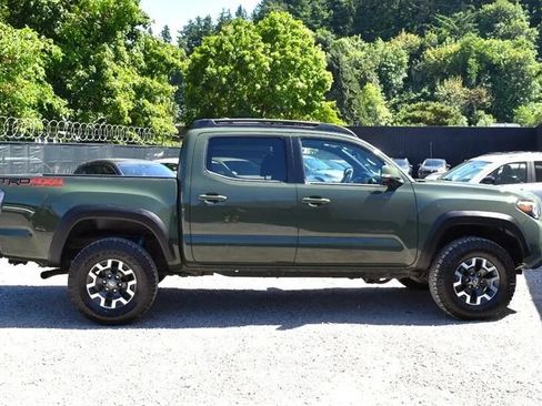 Used 2022 Toyota Tacoma TRD Off-Road w/ TRD Premium Off Road Package AWD/4WD image 6