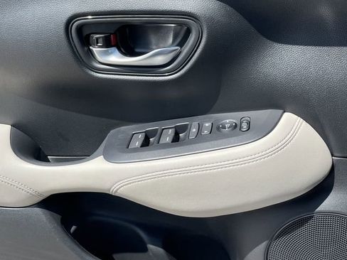 Certified 2025 Honda HR-V LX image 22