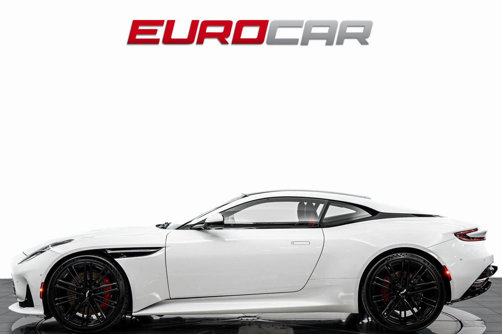 Used 2024 Aston Martin DB12 Coupe RWD image 2