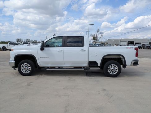 Used 2025 Chevrolet Silverado 2500 LT w/ Convenience Package image 36
