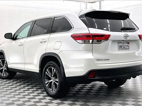 Used 2019 Toyota Highlander LE image 10