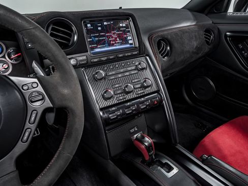 Used 2016 Nissan GT-R NISMO AWD/4WD image 21