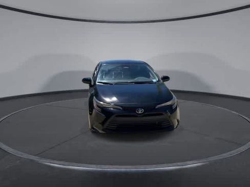 Used 2025 Toyota Corolla LE FWD image 3