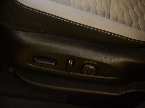 Used 2020 Chevrolet Equinox LT image 13