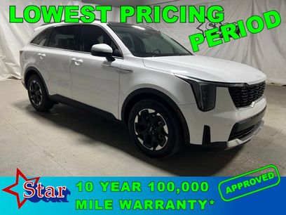 Used 2024 Kia Sorento S w/ Panoramic Sunroof Package