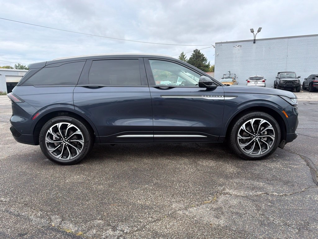 Used 2024 Lincoln Nautilus Reserve w/ Equipment Group 202A AWD/4WD image 6