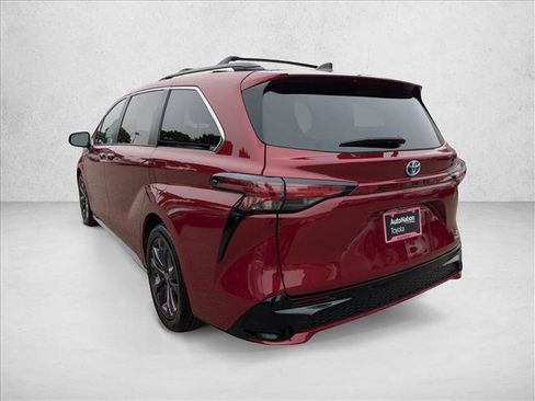 Certified 2022 Toyota Sienna XSE w/ XSE Plus Package FWD image 8