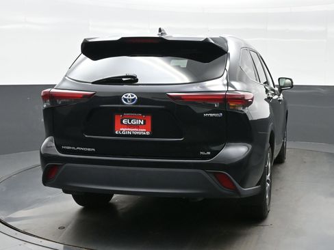 Used 2024 Toyota Highlander XLE AWD/4WD image 5