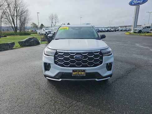 Used 2025 Ford Explorer Platinum w/ LUX Leather Package AWD/4WD image 9