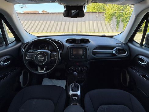 Used 2017 Jeep Renegade Latitude w/ Popular Equipment Group FWD image 9