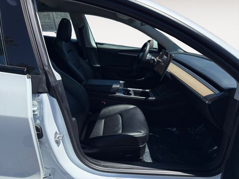 Used 2023 Tesla Model 3 Standard Range RWD image 19