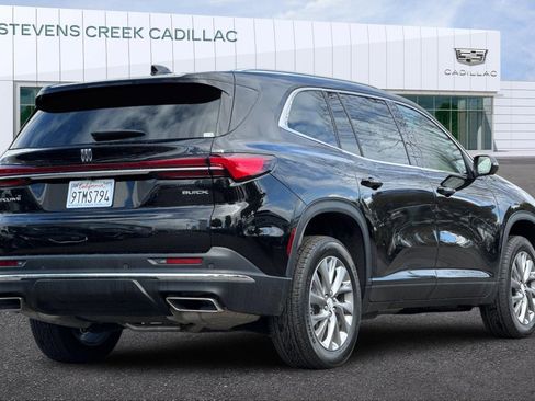 Used 2025 Buick Enclave Preferred image 3