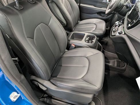 New 2026 Chrysler Pacifica Select image 25
