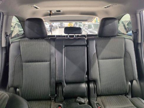 Used 2019 Toyota Highlander Plus AWD/4WD image 12