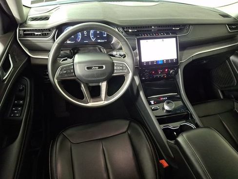 Used 2023 Jeep Grand Cherokee L Limited w/ Black Appearance Package AWD/4WD image 12