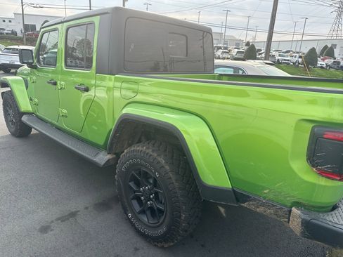 Used 2025 Jeep Gladiator Willys image 8
