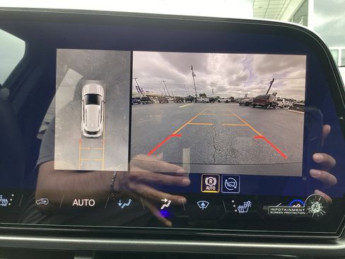 Used 2026 Chevrolet Equinox EV LT w/ Comfort Package FWD image 16