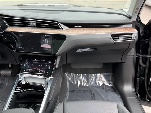 Used 2019 Audi e-tron Premium Plus image 37