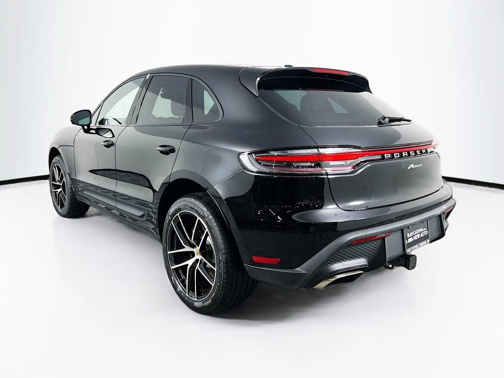 Certified 2026 Porsche Macan AWD/4WD image 3