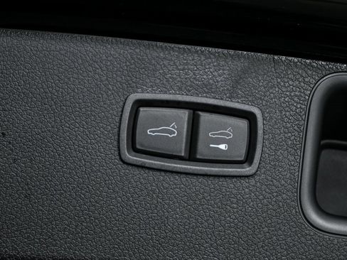 New 2026 Porsche Macan image 32