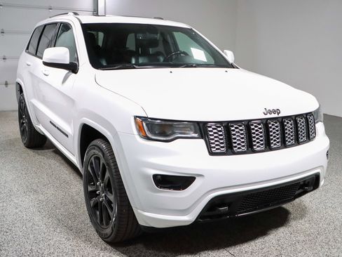 Used 2020 Jeep Grand Cherokee Altitude image 5