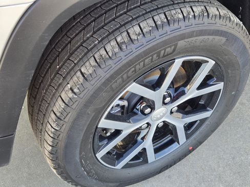 New 2025 Jeep Grand Cherokee Limited image 6