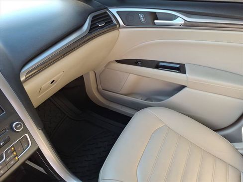 Used 2018 Ford Fusion SE w/ Fusion SE Technology Package FWD image 37