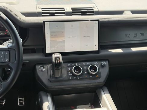 Used 2025 Land Rover Defender 110 V8 AWD/4WD image 14