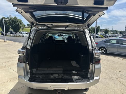 Used 2018 Toyota 4Runner SR5 AWD/4WD image 21