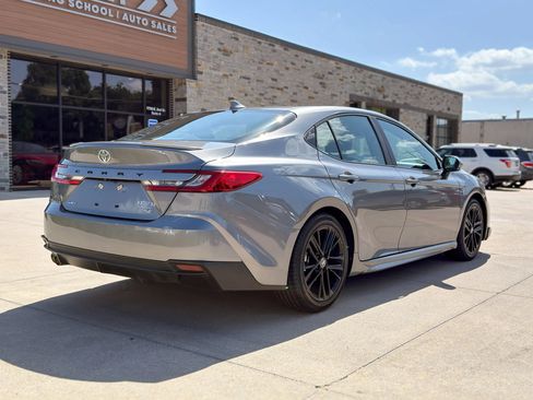 Used 2025 Toyota Camry SE FWD image 8
