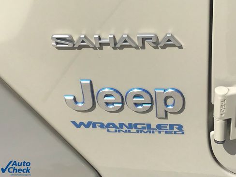 Used 2022 Jeep Wrangler Unlimited Sahara w/ Cold Weather Group image 33