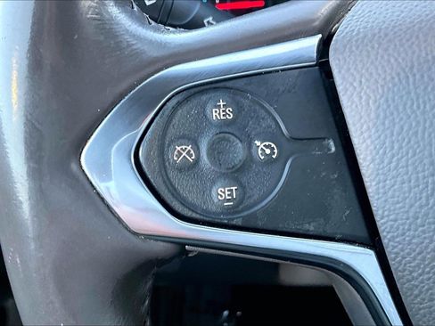 Used 2018 Chevrolet Traverse LT image 17