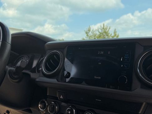 Used 2019 Toyota Tacoma TRD Off-Road AWD/4WD image 23
