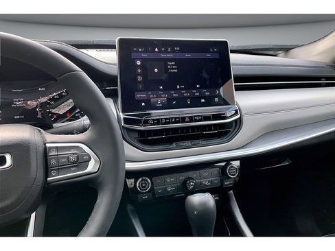 Certified 2024 Jeep Compass Limited image 7